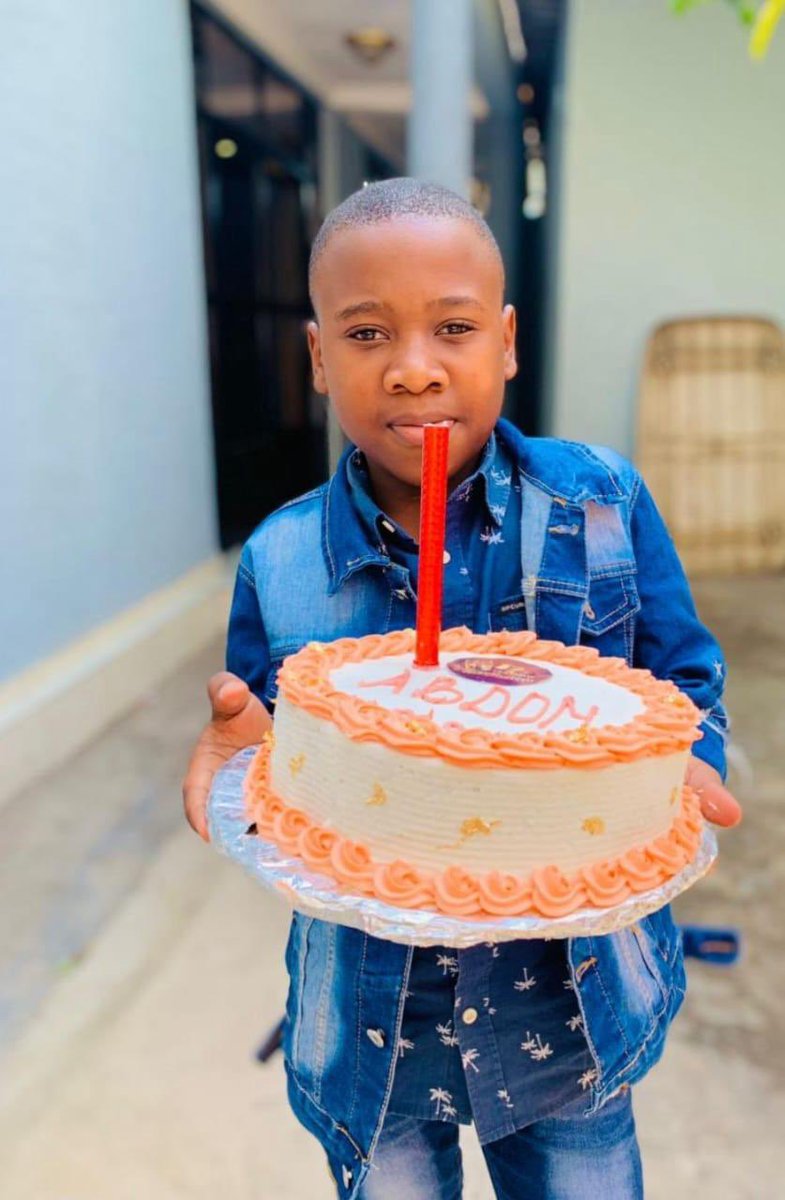 10 ans, intelligent et plein de vie 

Mon neveu, Abdon, n’a pas survécu, lorsqu’une roquette s’est abattue sur leur maison près de Entrée-Président lundi matin, lors de combats insensés engagé M23/RDF et FARDC/Wazalendo en plein #Goma. 

 Sa sœur, Rachelle, 7 ans, a été blessée.