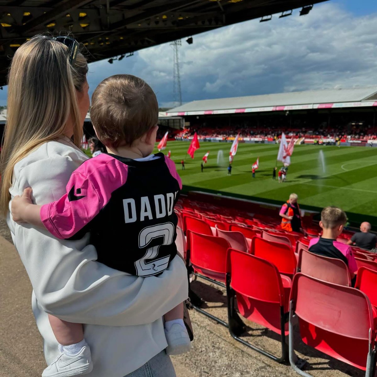 Dumbarton Football Club are sending our support and well wishes to the family of Aron Lynas after his one-year-old baby was admitted to hospital.

We are all with you Aron, Jade, Louie and family 💛

dumbartonfootballclub.com/aron-lynas/