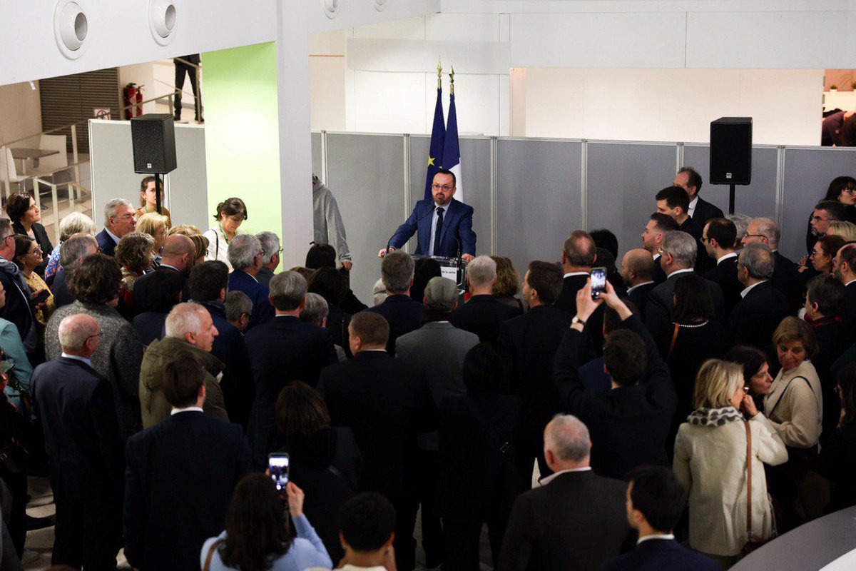 Dr. Yannick Neuder (@yannickneuder) on Twitter photo En ce début d’année, il était important pour moi de pouvoir adresser mes vœux aux acteurs de la santé. 
Ce soir, j’ai d’abord remercié celles et ceux qui œuvrent chaque jour pour notre système de santé en leur assurant mon engagement total pour relever ensemble les défis de En ce début d’année, il était important pour moi de pouvoir adresser mes vœux aux acteurs de la santé. 
Ce soir, j’ai d’abord remercié celles et ceux qui œuvrent chaque jour pour notre système de santé en leur assurant mon engagement total pour relever ensemble les défis de