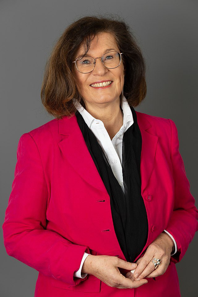 U71pb's tweet image. Diese Frau ist eine von 196 MdB der #CDU.

Eine, die Anstand hat. 

Eine, die Mut hat.

Eine, die Demokratin ist.

Offenbar die letzte in der CDU.

Sie hat meinen Respekt.

Sie heißt Antje #Tillmann.

#fckAfD #fckMerz