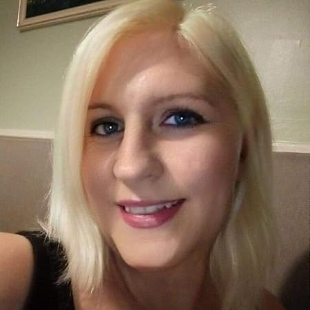 Today I am reviewing The Secrets I Keep (DI Emma Locke Book 1) by @MullinsAuthor . 
Wow, this books packs in so much with an almighty punch! A twisty tale to start off the series full of interlinked crimes and brilliant suspects! 5*  
Full review on facebook.com/TheWordIsNowOut