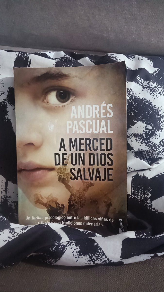 Carolina G.Z. 💚 (@caroolinagz) on Twitter photo En #Amerceddeundiossalvaje, <a href="/andres_pascual/">Andrés Pascual</a> nos sumerge en un thriller ambientado en La Rioja, donde el misterio, la culpa y los secretos familiares se entrelazan.
La novela explora la ambición, la traición y el peso del pasado. En #Amerceddeundiossalvaje, <a href="/andres_pascual/">Andrés Pascual</a> nos sumerge en un thriller ambientado en La Rioja, donde el misterio, la culpa y los secretos familiares se entrelazan.
La novela explora la ambición, la traición y el peso del pasado.