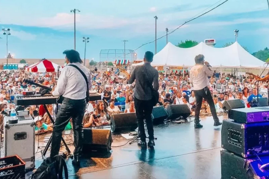 Get ready for an unforgettable night with The Bronx Wanderers at The Lyric Theatre in Stuart, FL, on Tuesday, February 4, 2025! Don’t miss this high-energy show packed with rock ‘n’ roll hits—grab your tickets now! 🎸🎶
Buy Tickets At: lyrictheatre.com/show/11221-the…