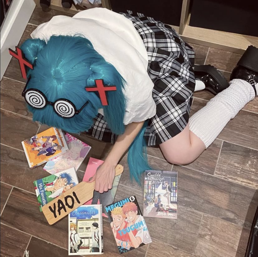 lixyaoo's tweet image. fujoshi dropped her yaoi … horrible day #confessionsofarottengirl