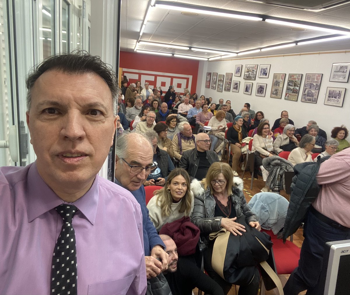Lleno en la presentación en Almería de “Jaque a la democracia”. Si las instituciones no garantizan los derechos sociales de los más jóvenes, acabarán atraídos por los discursos antidemocráticos de las redes. Lo presento este jueves 30 en Córdoba (Facultad Derecho, 18,30 h).
