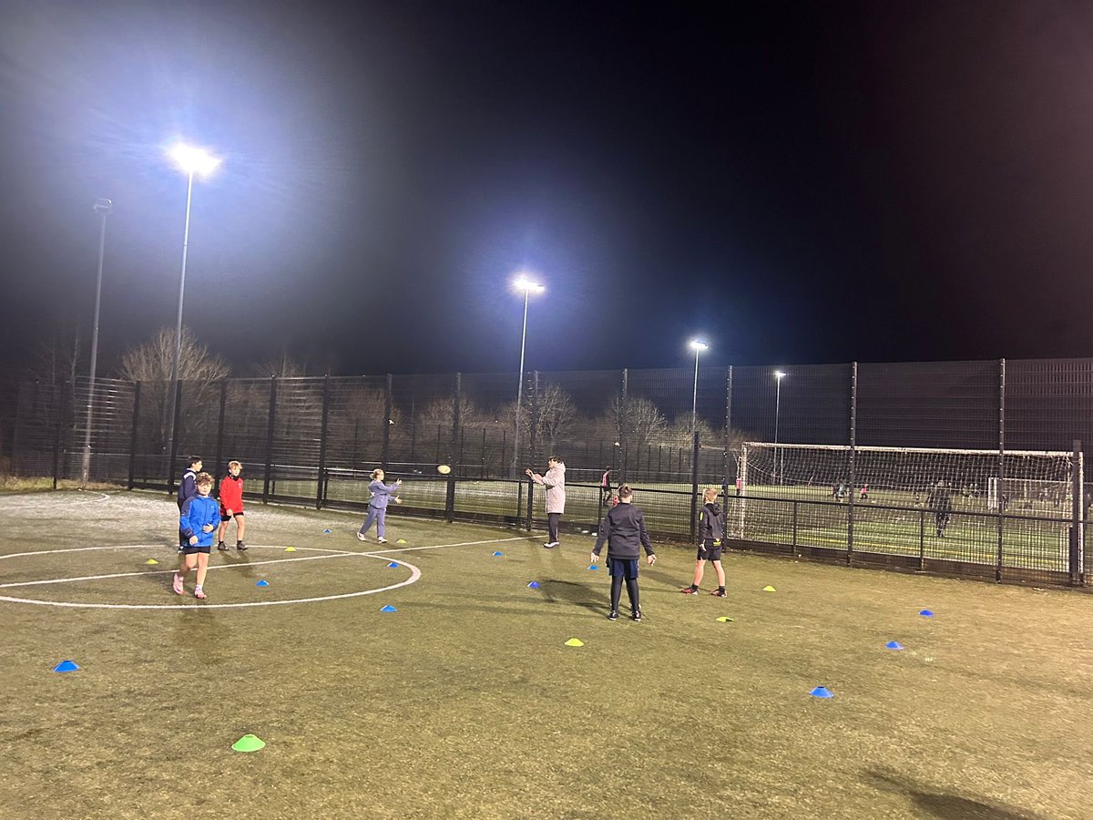 DRA_Community's tweet photo. 🐉𝗖𝗢𝗠𝗠𝗨𝗡𝗜𝗧𝗬 | Give Rugby A Try
Another top session with @BGYouthService at Ebbw Vale this evening.
We really do have a great bunch of children attending.
We’re back Friday with @BGYouthService at Abertillery 8.30pm-9.30pm
#dragonsfamily #offthestreet https://t.co/RQrhAIa6yS
