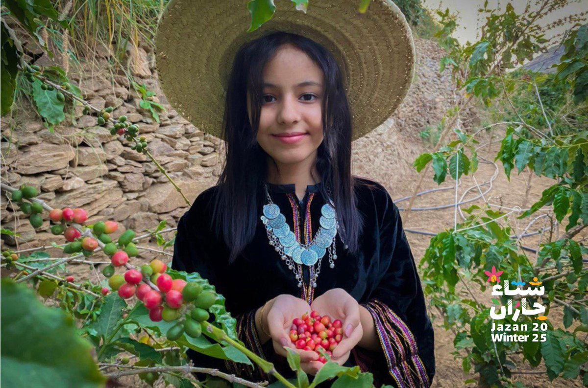 Jazanfestivals's tweet photo. ☕️ حين تمتزج الأصالة بالحداثة، ويُسكب التاريخ في فنجان المستقبل..
#المعرض_الدولي_للبن_السعودي يأخذكم عبر أريج مدرجات أشجار  البن الفاخر في رحلة بين عبق الماضي ونكهة الغد.

📍 محافظة الداير
📅 30 يناير - 7 فبراير 2025
⏳ 9 أيام من التجربة، الطعم، والإلهام.

لا تفوّتوا فرصة ارتشاف التميز واحتضان الدفء في أحضان #شتاء_جازان_25 🔥☕️.