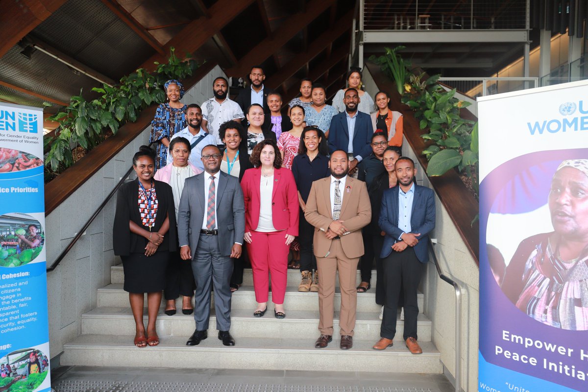 🎤✨Inspiring dialogue with young leaders in🇵🇬! <a href="/UN_Women/">UN Women</a> RD <a href="/christinearab/">Christine Arab</a> engaged with youth on building an inclusive future, tackling key challenges &amp; advancing #GEWE. We reaffirm our commitment to amplifying youth voices &amp; fostering lasting change. 🙌#Youth4GEWE #PNG