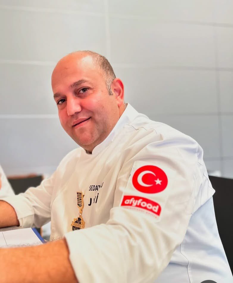 Büyükçekmece de mahallemizde 5 yıldır severek baktığımız Çağla adındaki kedimiz. Mahalle esnafı ❗️Şef Sedat Aksu❗️tarafından bir kutuya konularak bilinmeze atılmıştır.          #ÇağlayıbulSedatAksu   #SokakHayvanlarıSahipsizDeğil  <a href="/ku_ayd/">UzayMekanİnsan</a>