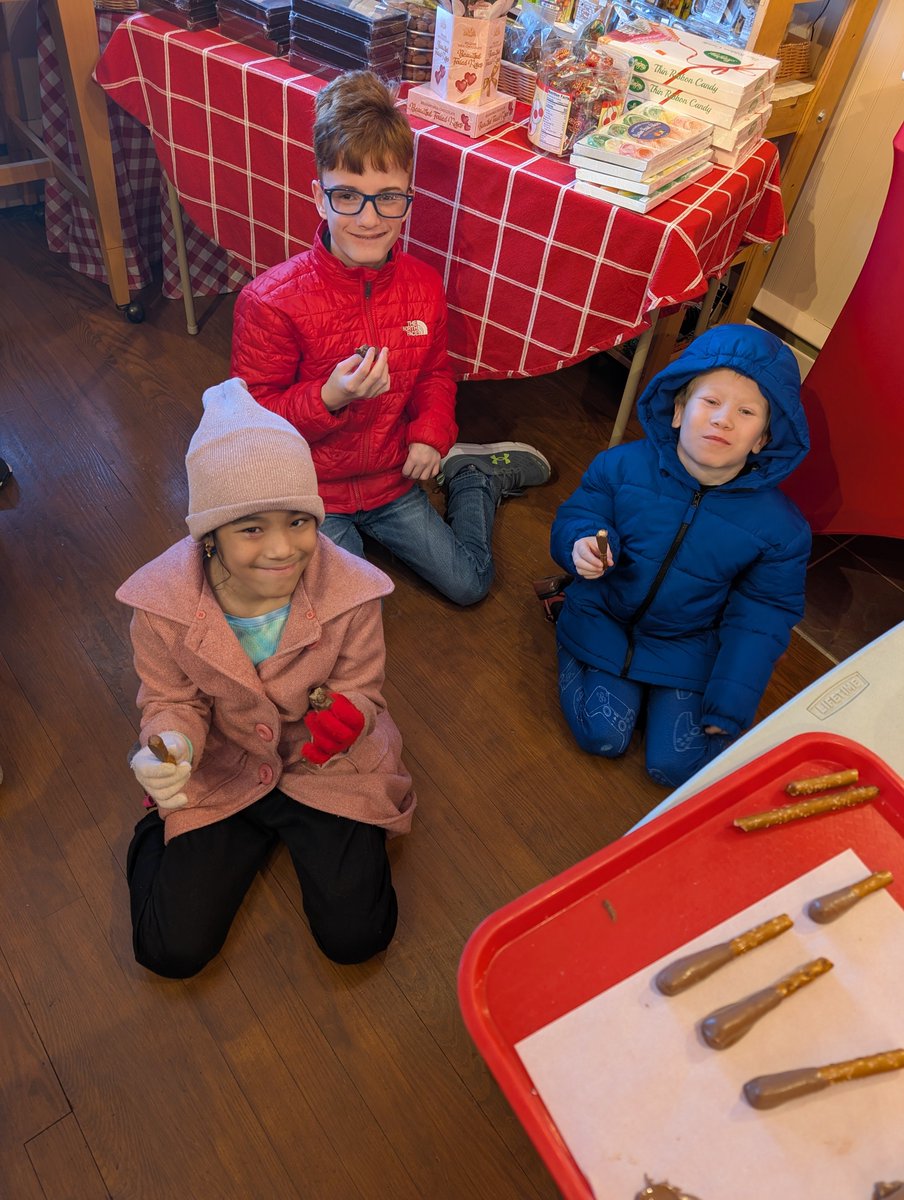 MrsGeorge_Rm5's tweet photo. This month we learned about solids, liquids and gasses. The best way to demonstrate this of course is with chocolate 😉 so we went to Grove's in Hershey and Chocolate World. Mr Earl showed us how he makes his chocolate treats then we got to see how Hershey's makes theirs. https://t.co/qqcCpR0UdS
