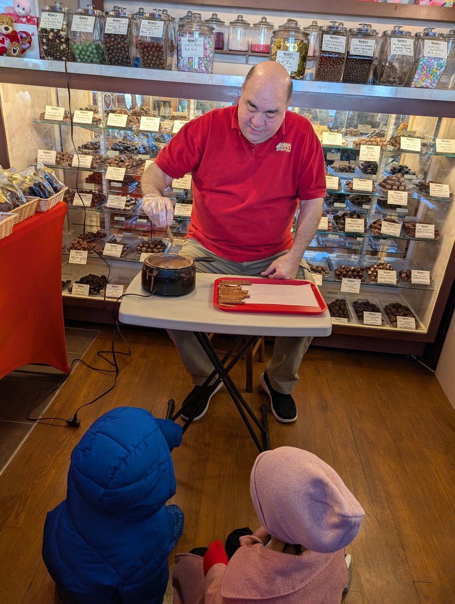 MrsGeorge_Rm5's tweet photo. This month we learned about solids, liquids and gasses. The best way to demonstrate this of course is with chocolate 😉 so we went to Grove's in Hershey and Chocolate World. Mr Earl showed us how he makes his chocolate treats then we got to see how Hershey's makes theirs. https://t.co/qqcCpR0UdS