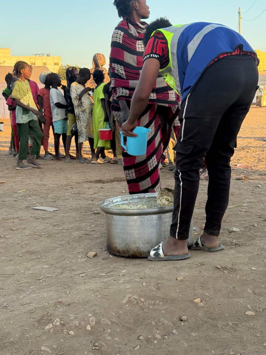 saroyahx's tweet photo. I’ve sent another $1,620 to @noeleeisaround! Thank you all for showing up for these displaced families🥹

This camp is full of sick elderly &amp; orphaned kids, many sleep on the floor &amp; there have been reports of rape. It desperately needs more attention.

🔗 https://t.co/pqtAzgllfq https://t.co/ArObLDnILy