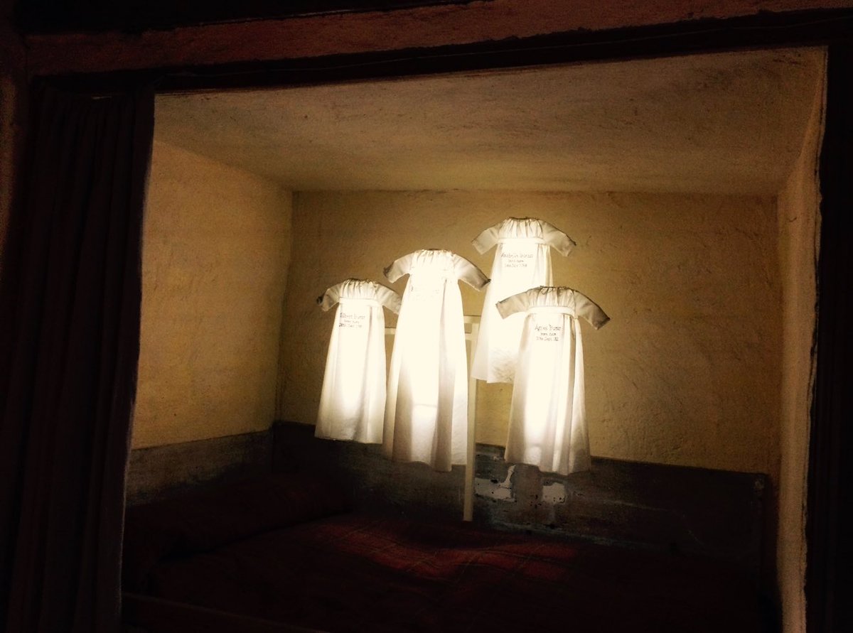 <a href="/ScotlandHour/">#ScotlandHour</a> A4 I absolutely love the clever and engaging modern exhibit design at both of the Burns museums in Alloway. The labels in Gaelic are brilliant too.
#ScotlandHour