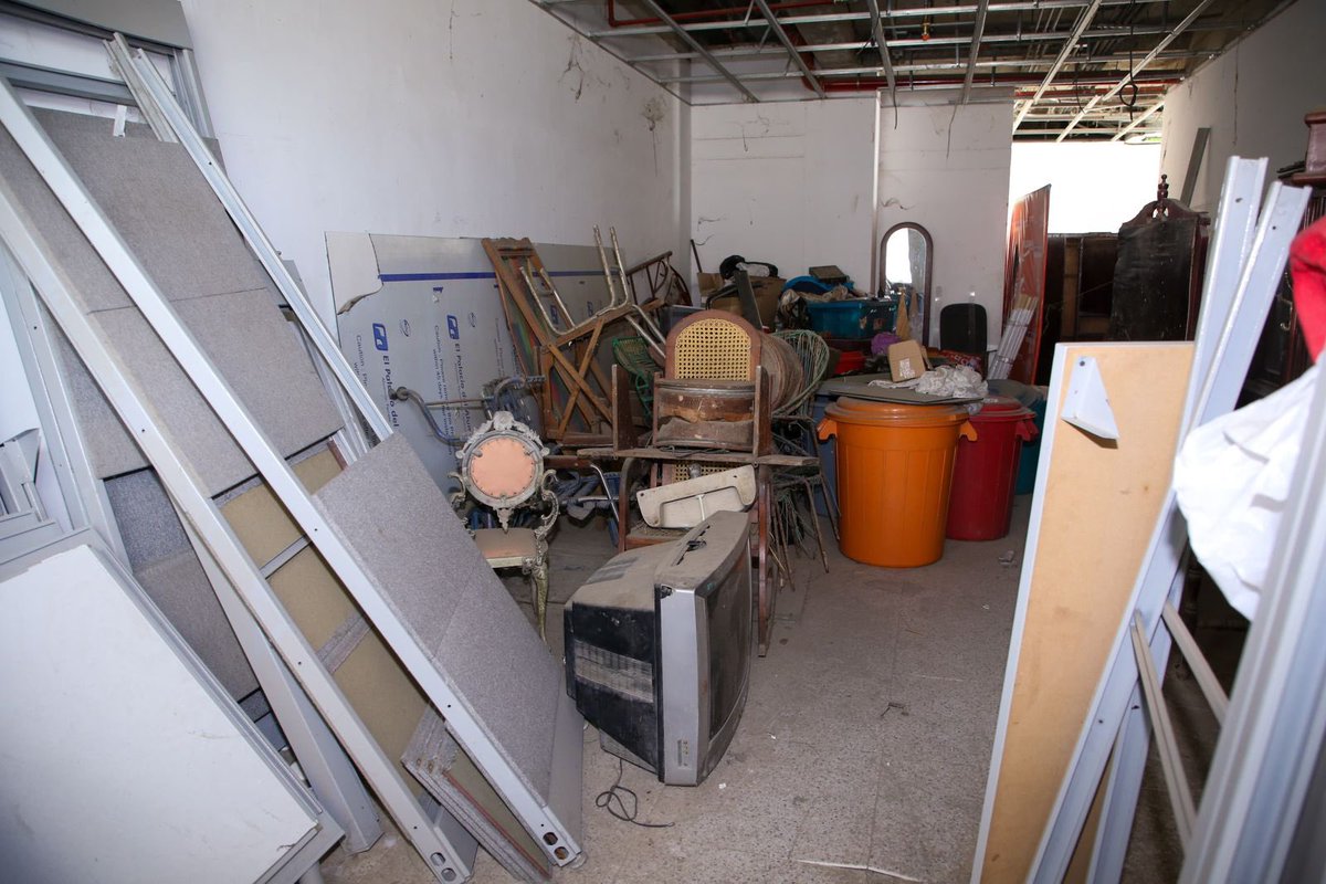 Así encontramos el Estadio Sierra Nevada, un estadio que entregaron sin terminar porque siempre se mantuvo en un engañoso 97% y quedó a medio hacer durante las anteriores administraciones.

❌ Sin parqueaderos.
❌ Baños en condiciones deplorables.
❌ Sin camerinos ni duchas para