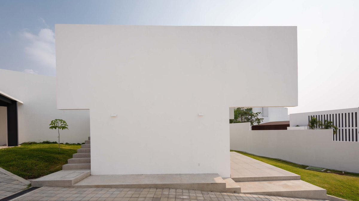 #Obras
Casa Campestre II (casa nanchi 4).

Vivienda residencial unifamiliar en Tuxtla Gutiérrez, #Chiapas.

1 y 2) Vistas generales.
3 y 4) Vistas laterales.

#Fotografías: <a href="/_JaimeNavarro/">jaime navarro soto</a>

#FelizJueves
#Arquitectura #Architecture
#REArquitectos