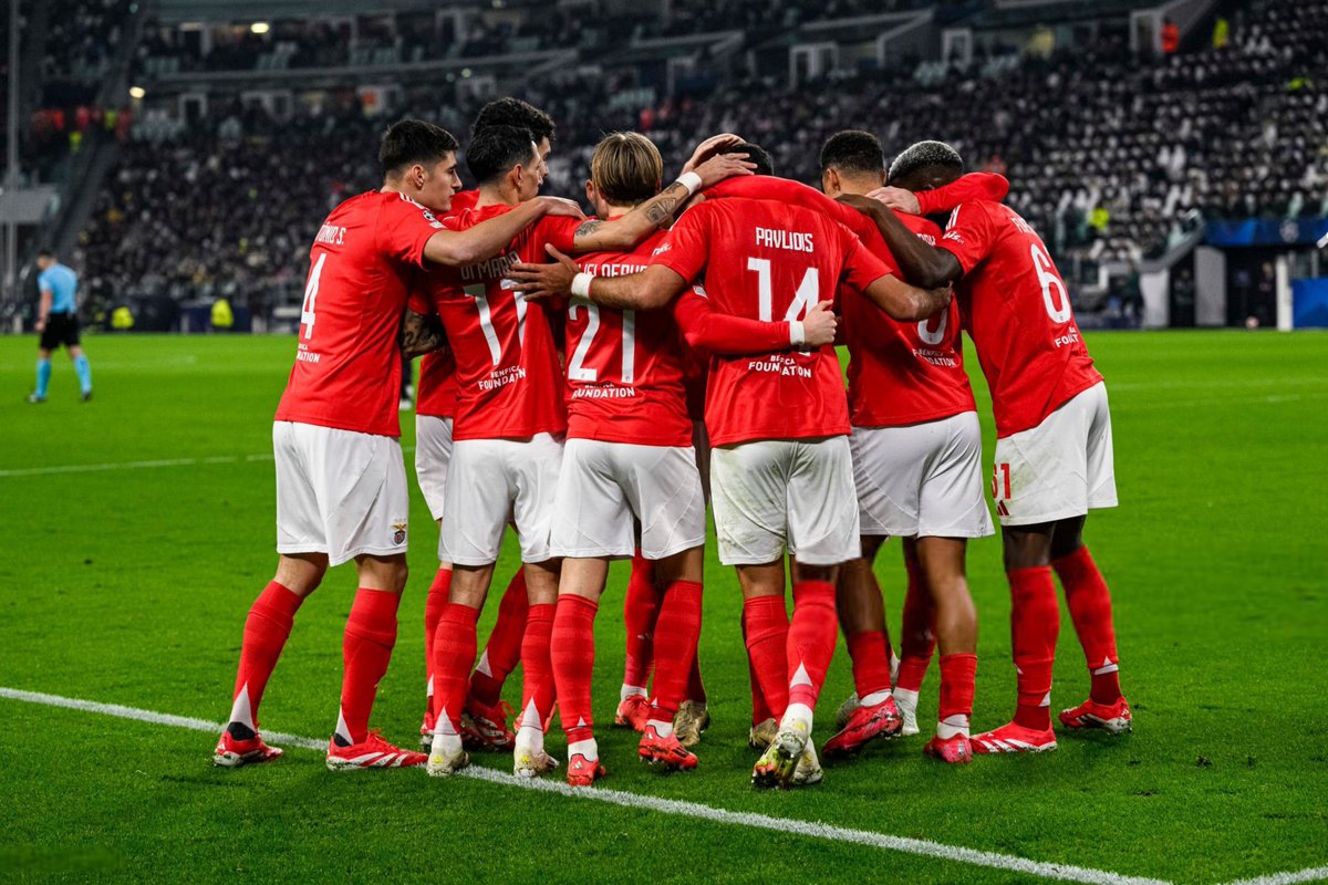 Turim é vermelho e branco.