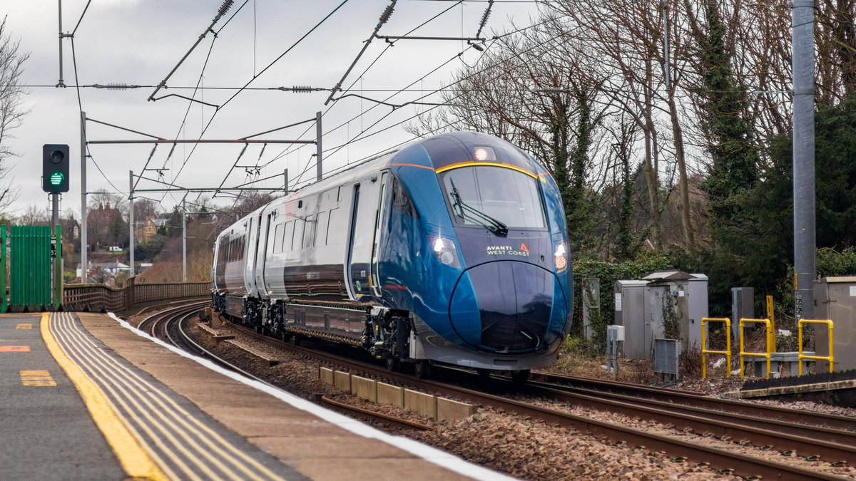 D28WR's tweet image. 📄 | 5Q16 1244 Darlington to Wembley Inter City Depot

🚄 | Hitachi Class 807 - ‘807007’
📍 | Durham Railway Station
📅 | 29/01/25
📸 | Canon R50 + 50mm

#class807 #gbrailfreight #avanti #railway