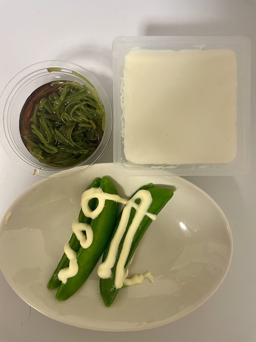 マンジャロ2.5mg 2クール目

朝→カフェラテ無糖、バナナ
昼→おにぎり、おひたし、きんぴら
夜→スナップエンドウ、豆腐、めかぶ、栗

空腹のストレス無い🤟🏻
白緑の日w