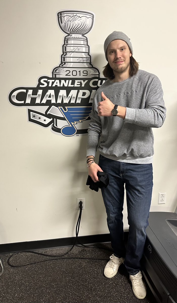 Clayton Missouri Police Department (@claytonmopd) on Twitter photo Thank you to Sauce on the Side & <a href="/StLouisBlues/">St. Louis Blues</a> & players Jordan Binnington, Brayden Schenn & Oskar Sundqvist for treating us to an amazing lunch today! We’re grateful for your kindness & for always having our backs. #LetsGoBlues #SauceOnTheSide #WeAreClaytonMo Thank you to Sauce on the Side & <a href="/StLouisBlues/">St. Louis Blues</a> & players Jordan Binnington, Brayden Schenn & Oskar Sundqvist for treating us to an amazing lunch today! We’re grateful for your kindness & for always having our backs. #LetsGoBlues #SauceOnTheSide #WeAreClaytonMo