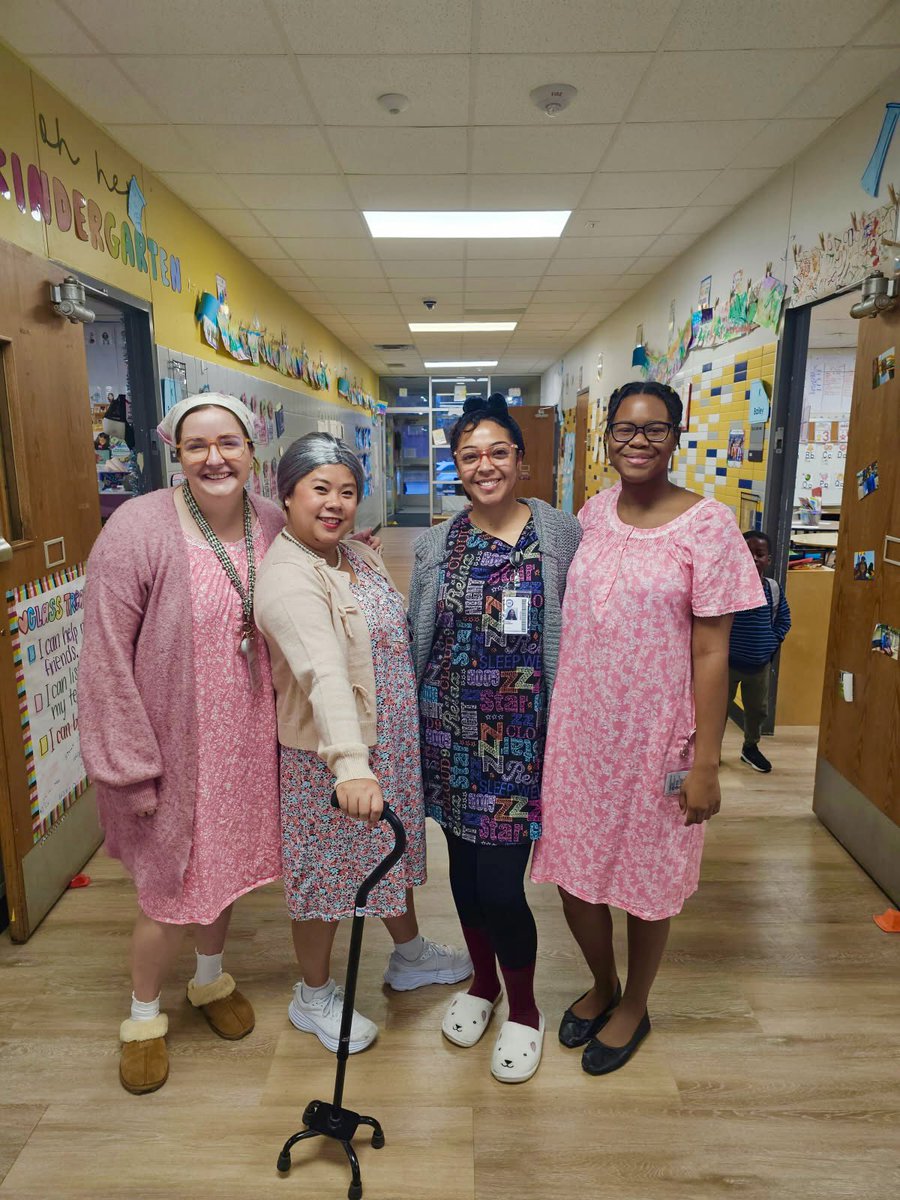 RLErockets1's tweet image. HAPPY 100TH DAY OF SCHOOL, ROCKETS!!! We had so much fun celebrating the 100th day of school by dressing up as 100-year-olds! 🚀👵🏼👴🏼👵🏽👴🏽👵🏼👴🏾🚀 #100thdayofschool #RISD100DaysOfSchool @billgattus @dylanlkirk @RichardsonISD