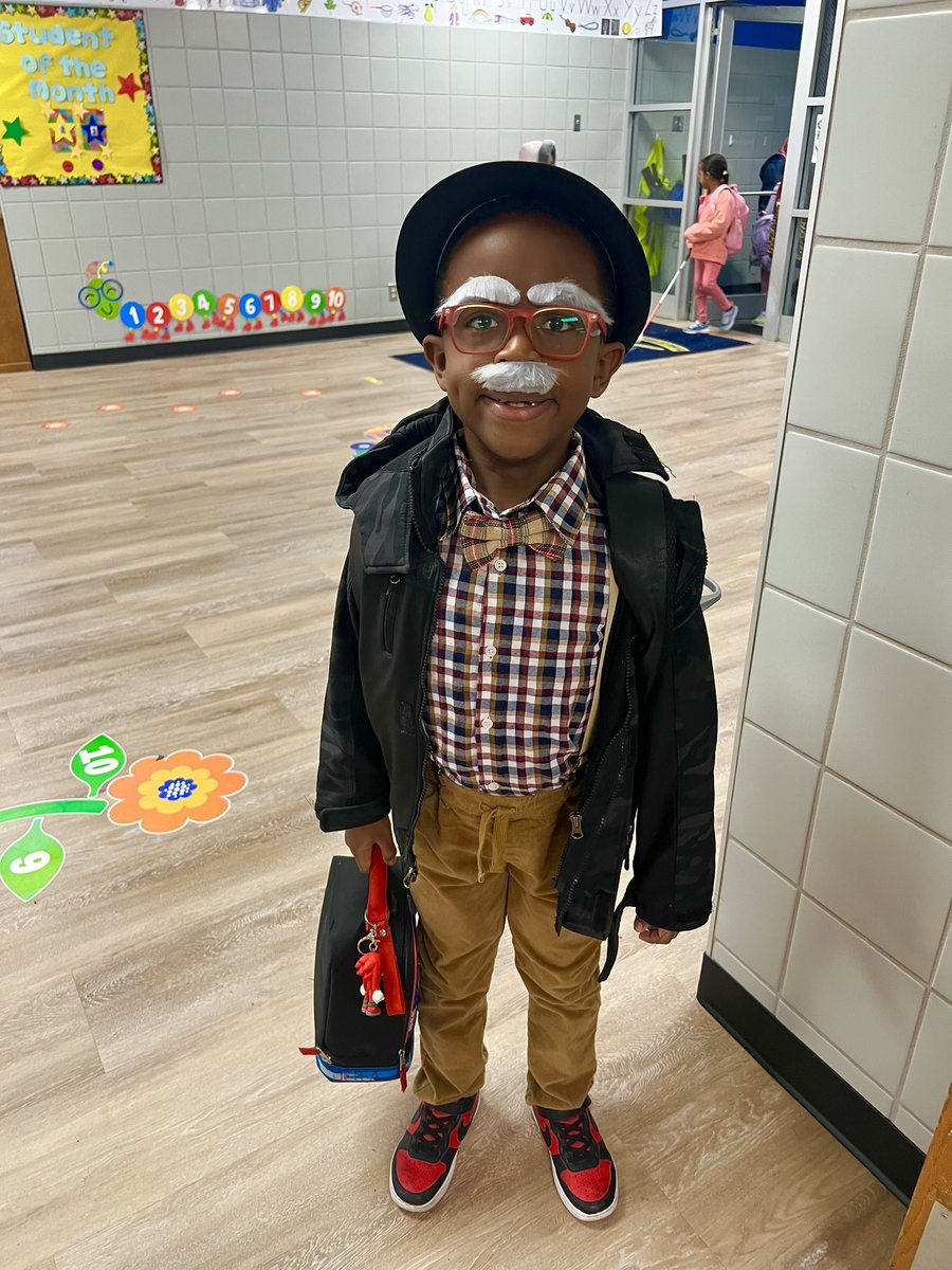 RLErockets1's tweet image. HAPPY 100TH DAY OF SCHOOL, ROCKETS!!! We had so much fun celebrating the 100th day of school by dressing up as 100-year-olds! 🚀👵🏼👴🏼👵🏽👴🏽👵🏼👴🏾🚀 #100thdayofschool #RISD100DaysOfSchool @billgattus @dylanlkirk @RichardsonISD