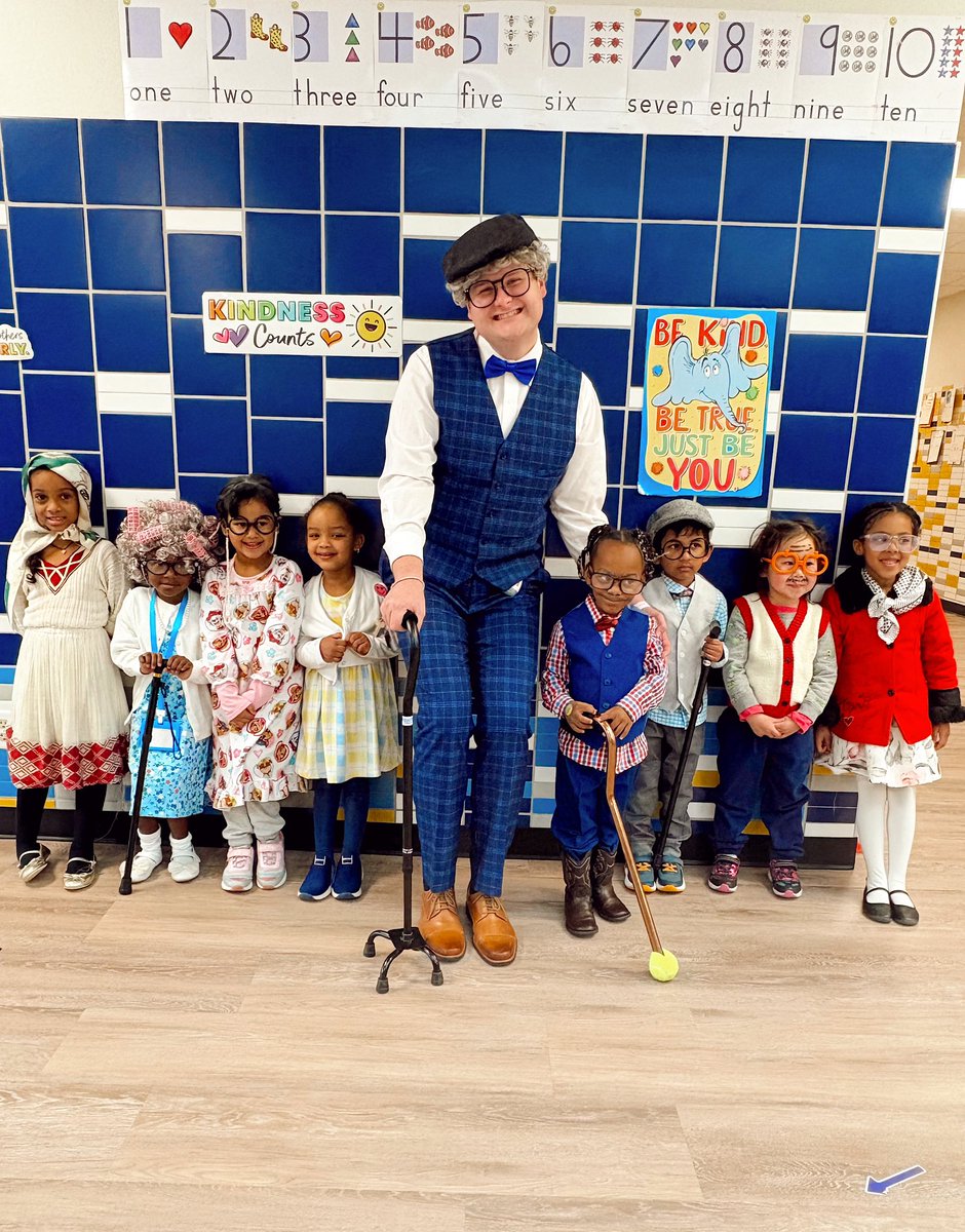 RLErockets1's tweet image. HAPPY 100TH DAY OF SCHOOL, ROCKETS!!! We had so much fun celebrating the 100th day of school by dressing up as 100-year-olds! 🚀👵🏼👴🏼👵🏽👴🏽👵🏼👴🏾🚀 #100thdayofschool #RISD100DaysOfSchool @billgattus @dylanlkirk @RichardsonISD