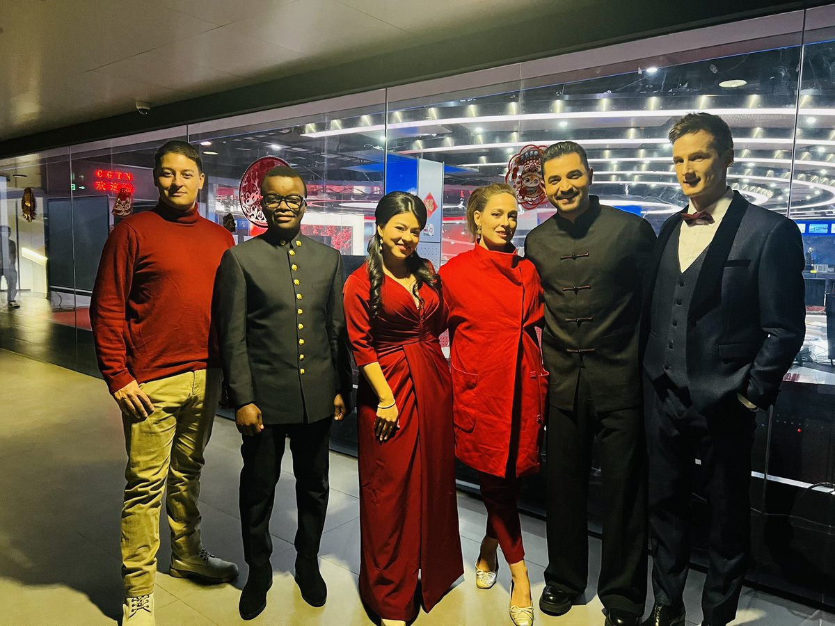 JosephMendoo's tweet photo. Chinese Spring Festival Gala 2025 #春晚 #蛇年大吉 https://t.co/739mhjdyQa