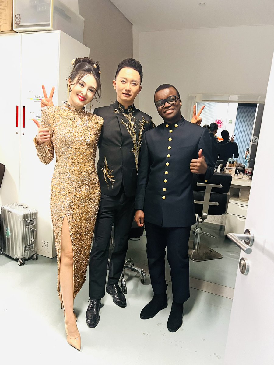 JosephMendoo's tweet photo. Chinese Spring Festival Gala 2025 #春晚 #蛇年大吉 https://t.co/739mhjdyQa