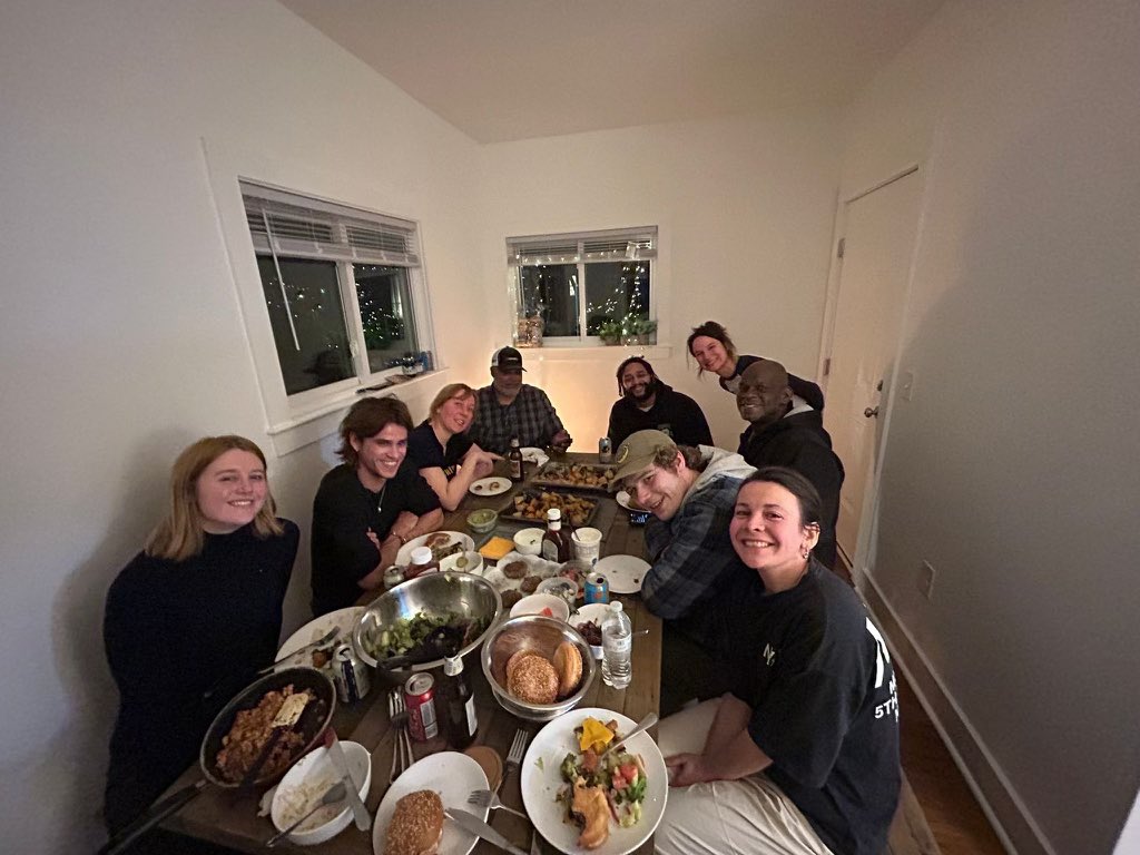 MRFIVEINC's tweet image. I’ve been traveling for the past two weeks..
 🤔… it may not have been the best idea to miss two weeks of dialysis Treatment. But… in my Defence people took time, traveled &amp;amp; I organized a whole film crew. Who would I be to not show up ?🤷🏽‍♂️
#ArchitectureOfMemory