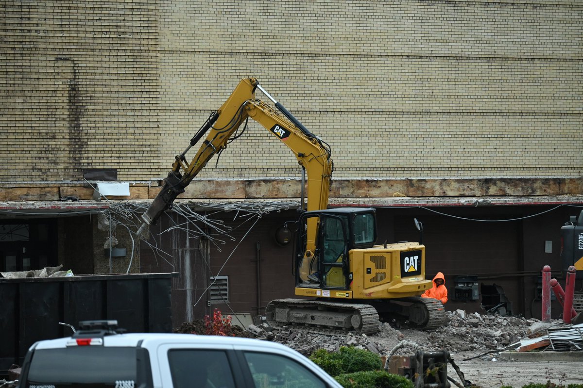 AWReporter2025's tweet photo. The building that housed the Eudora Welty Library is coming down. Demolition on the building began today. Here are a few photos from the site. https://t.co/KfGAlyZ9Yn