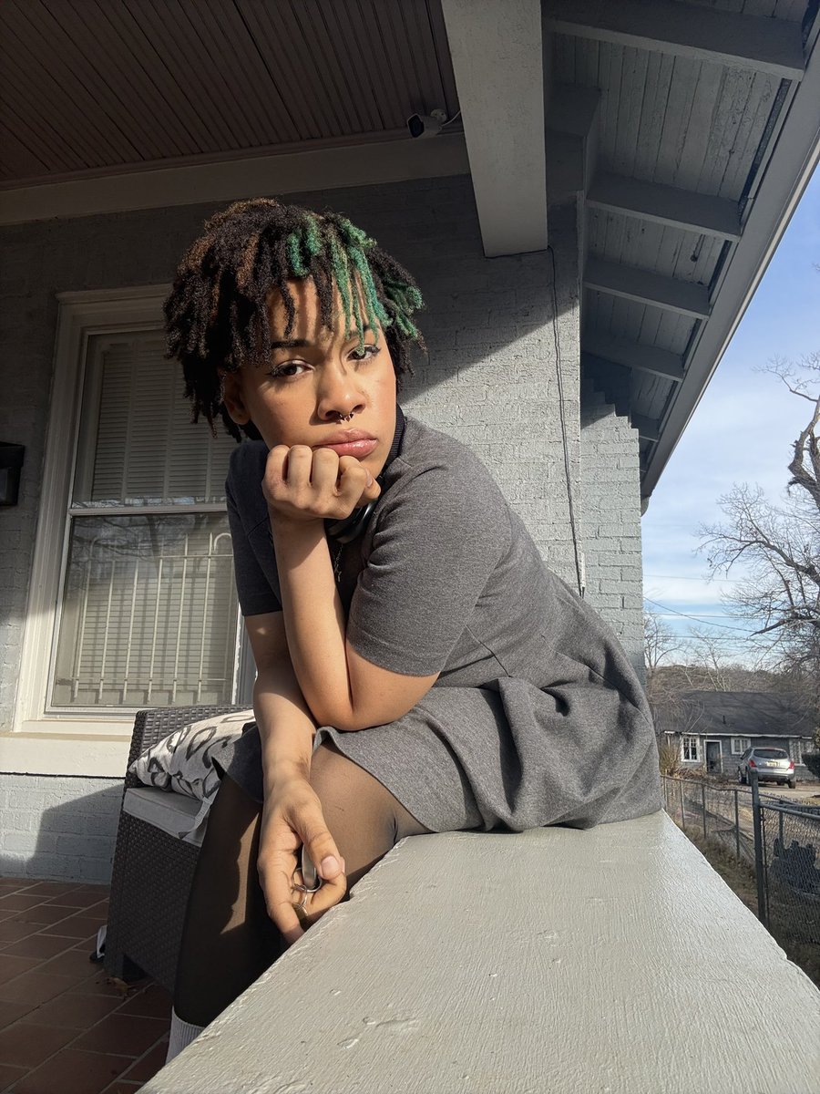 nanananaboobo0's tweet photo. Outside n the sun shining and it’s kinda warm https://t.co/8D77BOIn2n