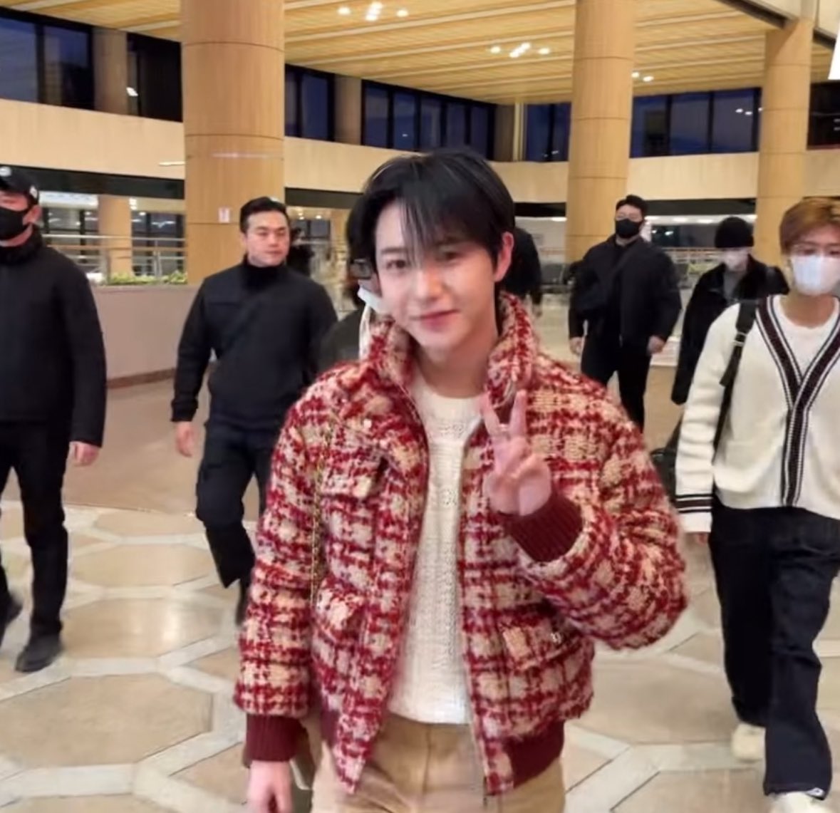 HRJFEED's tweet photo. #renjun on the way to japan today! safe flight ❤️✈️ https://t.co/YM7l9rBZjP