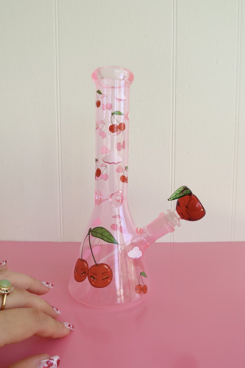sincerelyart's tweet photo. a cherry bong for the girls!! 😍🍒 https://t.co/Uf5ZjvDzxN
