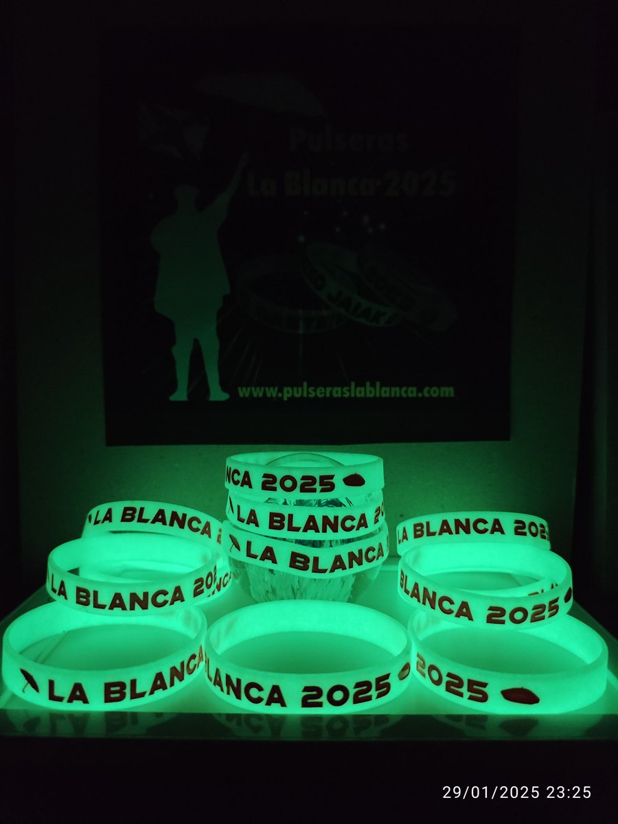 Espectacular el brillo de la pulsera VICTORIA.
#vitoriagasteiz 
#lablanca2025 
#Gasteizkojaiak