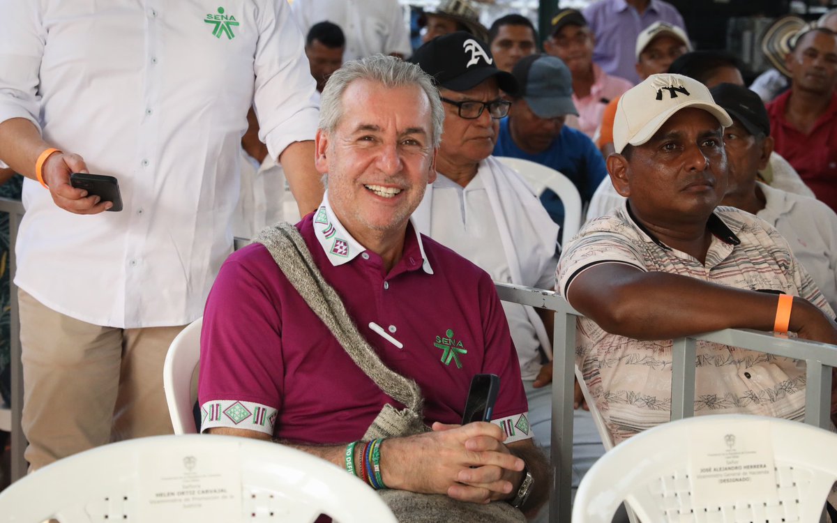 JorgeELondonoU's tweet photo. #CumpliendoConElCambio llegamos a la hermosa Ciénaga de Oro con buenas noticias para los orenses y la región. Con la nueva sede, más de 70 mil habitantes de 9 municipios cercanos tendrán acceso a formación y oportunidades.  
¡Somos #CampeSENA de corazón! 💚 https://t.co/TlF2gOLUjw