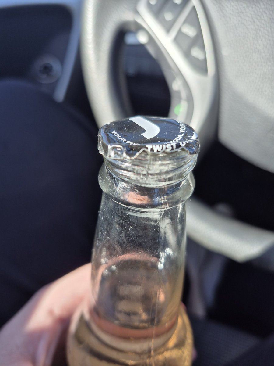 DeadpanSnail's tweet photo. Found this funky cap on a Jones soda thought it was neat, it was cream soda but I guess it molded or something, I didn't drink it and disposed of the liquid safely but kept the bottle and the cap https://t.co/BbkXM70Xrr