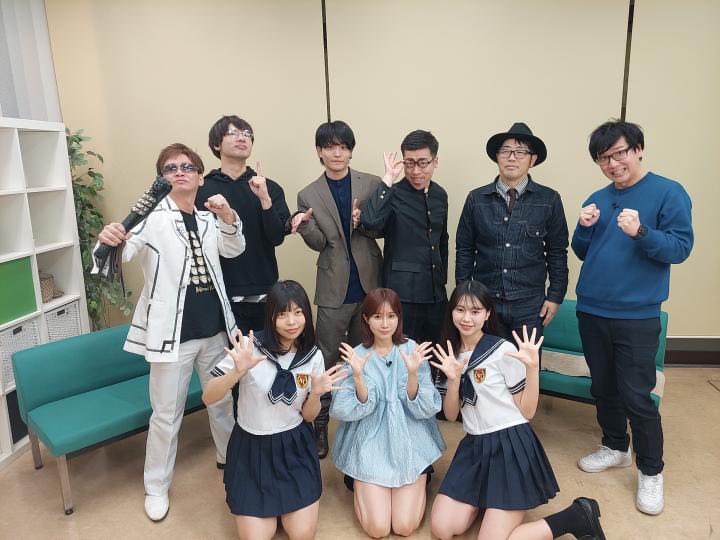 itsuha_1004's tweet photo. 昨日はエロキン収録だったよ〜〜🌷

すっごいエロかったし楽しかったみんな放送楽しみにしててね🍑

そしてろあちゃん���ビューおめでとう♡ https://t.co/MkSMNbk9fh