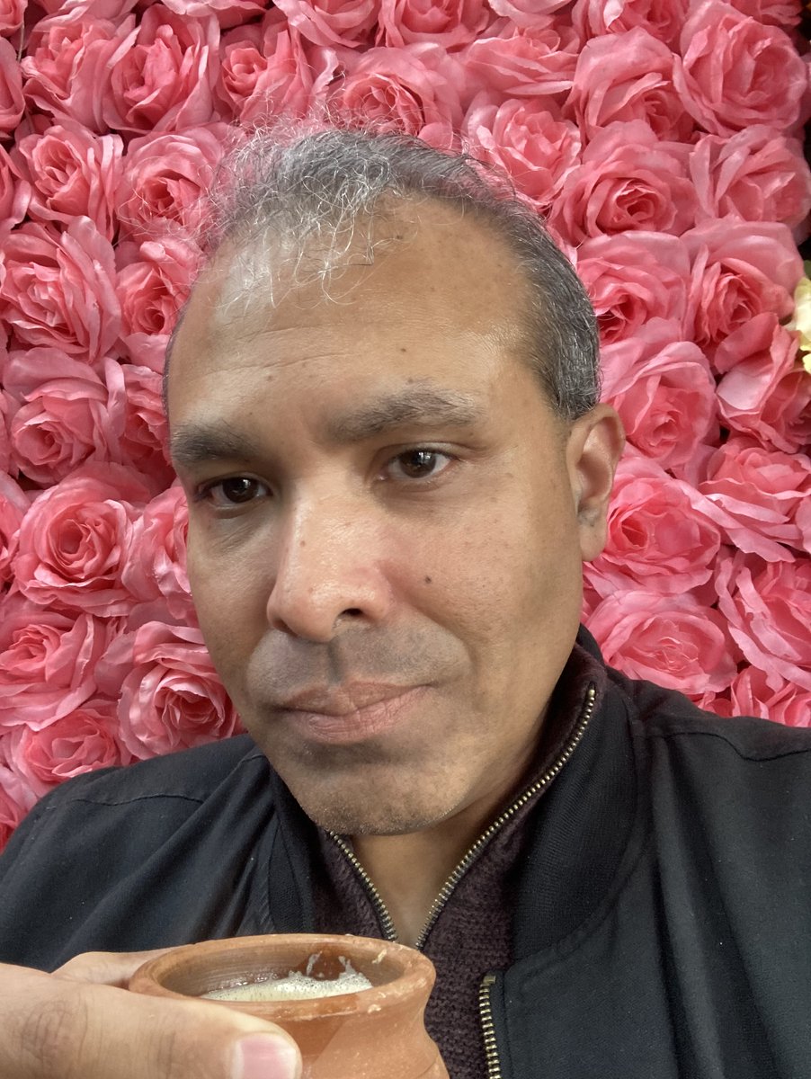 ref_tm2's tweet photo. A Bed Of Roses #HadMeSeeingRed https://t.co/sO3dbYcr48