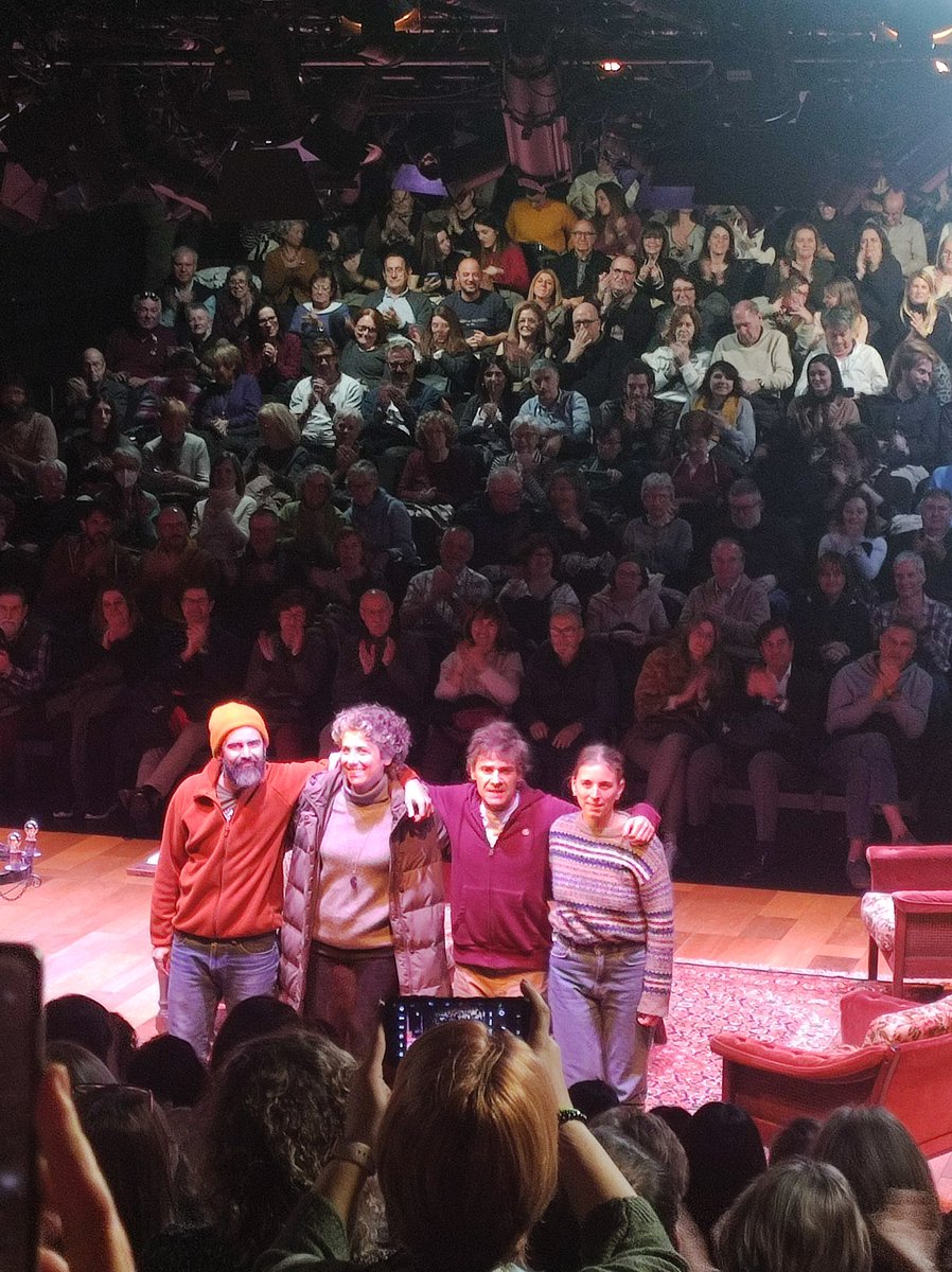 Avui #LaPresència a <a href="/La_Villarroel/">La Villarroel</a>. Per passar una bona estona. Molt encertada la combinació de temes "seriosos" amb la frivolitat de la comèdia. Riure i reflexió en un bon maridatge. <a href="/nausicaabo/">Nausicaa Bonnín Dufrenoy</a> <a href="/PauRocky/">Pau Roca</a> <a href="/paucarrio/">Pau Carrió i Llucià</a> <a href="/yagoalonsot/">Yago</a> <a href="/carmenmarfavi/">Carmen Marfà</a>