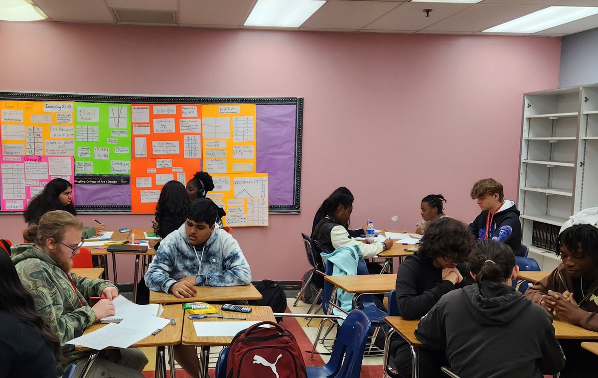 JessicaBeckfor3's tweet image. A sneak peek inside Ms. Reinmund&apos;s Alg 2 class with cooperative groups. Let them tell us about those key features. #collaboration #StudentDiscourse @BrowardMath @DBHSpathfinder