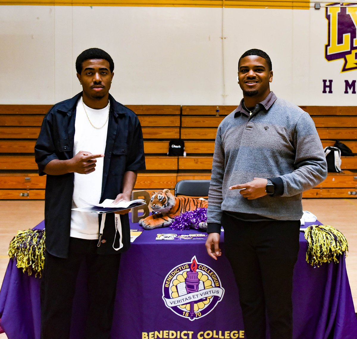 Our Lynwood, Firebaugh and Vista High School students had an unforgettable experience at the #HBCU Caravan, earning $2.5M+ in scholarships and receiving on-the-spot acceptances to HBCUs nationwide! 🎉✨ A huge thank you to @ncrfoundation for empowering our students, giving them