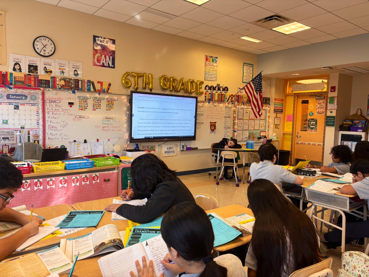 Miss D'Angelo tweet media