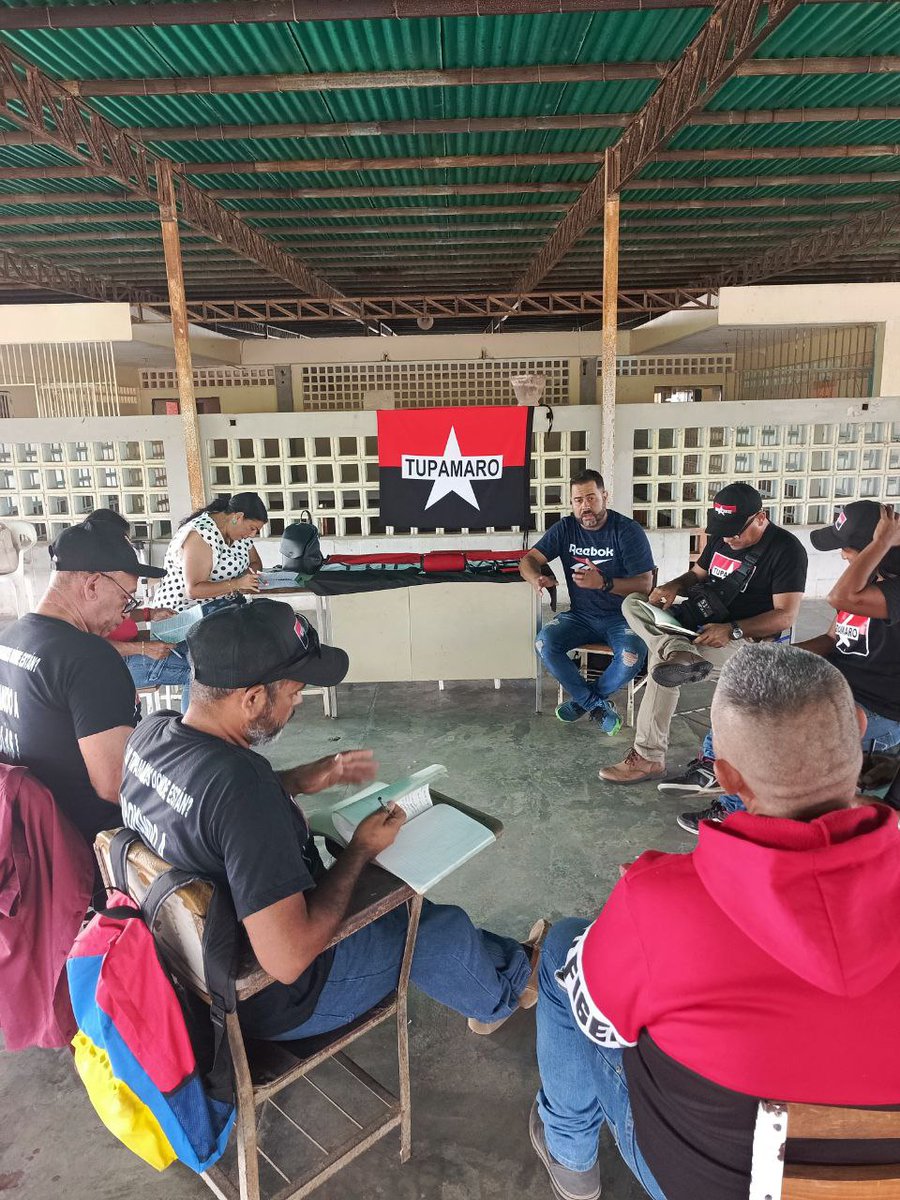 TupamaroMRT_'s tweet photo. En el estado @NvaEspartaMRT nuestros camaradas de la Dirección Regional se reunieron con la estructura del Municipio Gómez con el objetivo de revisar los avances del plan de trabajo haciendo énfasis en nuestra militancia para la formación permanente. https://t.co/zlN3RAZl0V