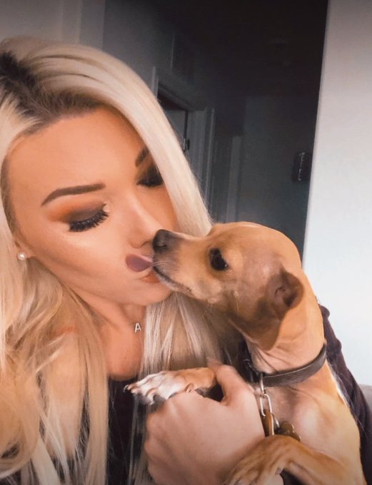 kisses ? https://t.co/NLCJRAnKG4