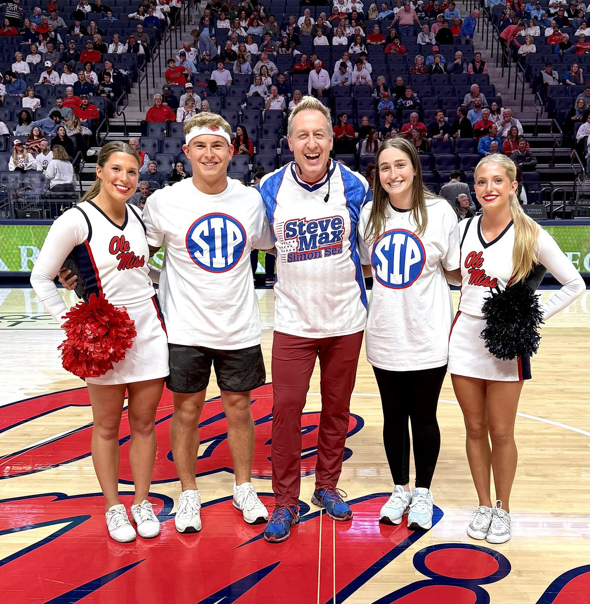 Steve Max (@simonsezguy) on Twitter photo Tanner WINS! Kathryn WINS! <a href="/OleMissMBB/">Ole Miss Men’s Basketball</a> WINS! Simon Sez ... #HottyToddy 😁 <a href="/SEC/">Southeastern Conference</a> <a href="/OleMissSports/">Ole Miss Athletics</a> #SimonSays #HalftimeShow #Culture <a href="/OleMissCheer/">Ole Miss Cheer</a> Tanner WINS! Kathryn WINS! <a href="/OleMissMBB/">Ole Miss Men’s Basketball</a> WINS! Simon Sez ... #HottyToddy 😁 <a href="/SEC/">Southeastern Conference</a> <a href="/OleMissSports/">Ole Miss Athletics</a> #SimonSays #HalftimeShow #Culture <a href="/OleMissCheer/">Ole Miss Cheer</a>
