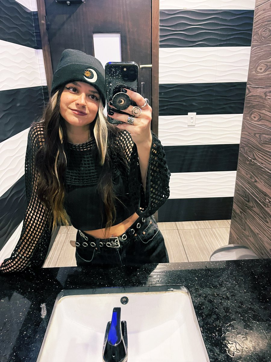 bloo bird 🦋 tweet media