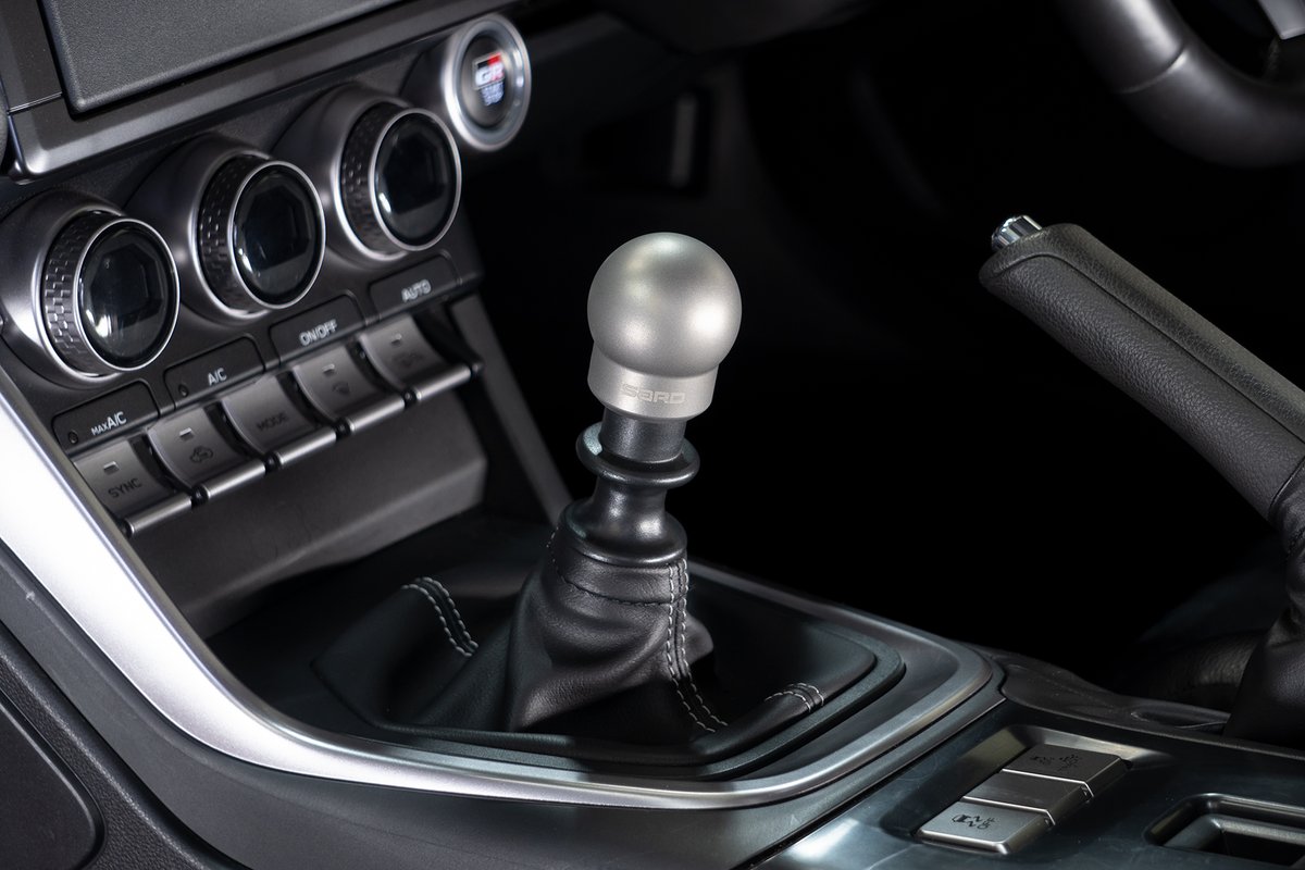 新製品情報】 GT SHIFT KNOB TITANIUM 先日のオートサロンにてリリース 