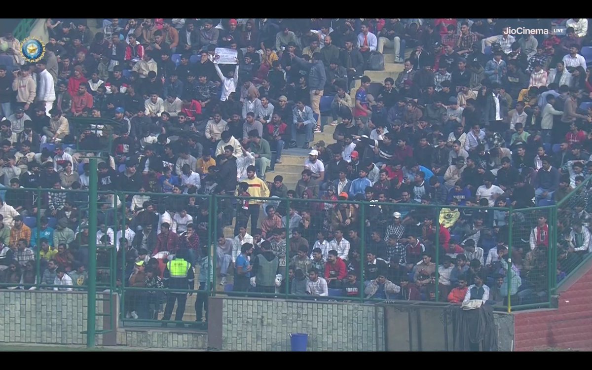 imkevin149's tweet photo. This is called fanbase without fake biopic and paid PR. And trust me this is ranji trophy match 😂❤️ https://t.co/WKqOlP8Ydi