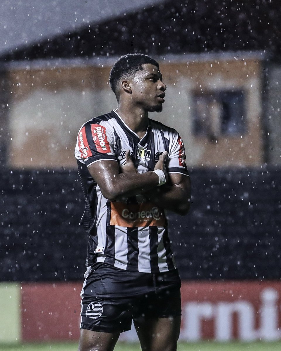 ⚽️ + 🅰️🅰️

Que partida fez nosso atacante Lincoln! Marcou seu primeiro gol com o manto do Esquadrão e deu duas assistências! 🦾⚫️⚪️