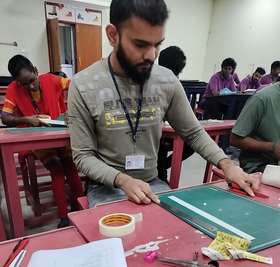 CFTI_Chennai's tweet image. The Pattern Cutting final exam is being conducted for the 12th CFDP batch students. Wishing them all the best! 💯✨

#CFDP #PatternCutting #FinalExam #SkillTraining #FutureDesigners